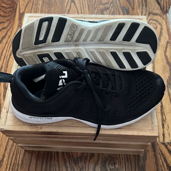 Black APL Propelium sneakers - Picture 2 of 2